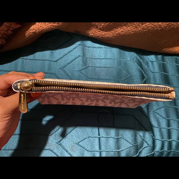 Sold - Picture 5 of 7